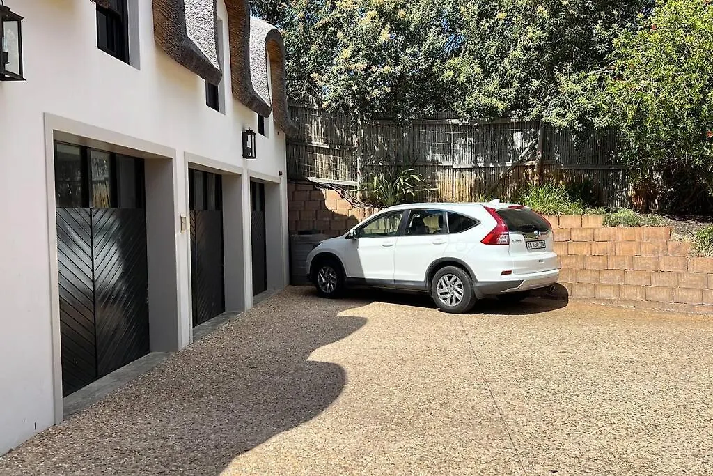 Serene, Thatched Apartment In Noordhoek, ケープタウン 0*,  南アフリカ